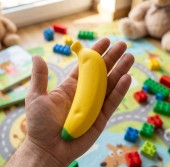 CHRUPIĄCY GNIOTEK BANAN CRUNCHY SQUISHY ANTYSTRESOWY DO ŚCISKANIA XXL SUPER